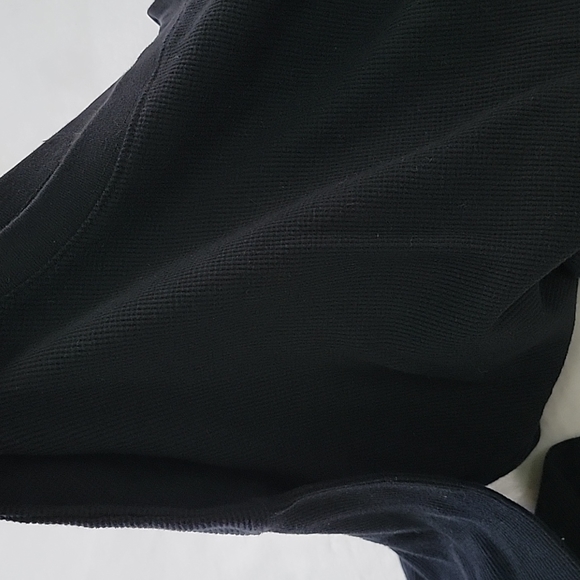 π¦RARE!π¦ BRANDY MELVILLE BLACK WAFFLE KNIT CROP LONG SLEEVE OVERSIZED T SHIRT - Picture 5 of 5